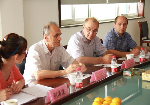 白俄專家受邀來華進行設(shè)備調(diào)試