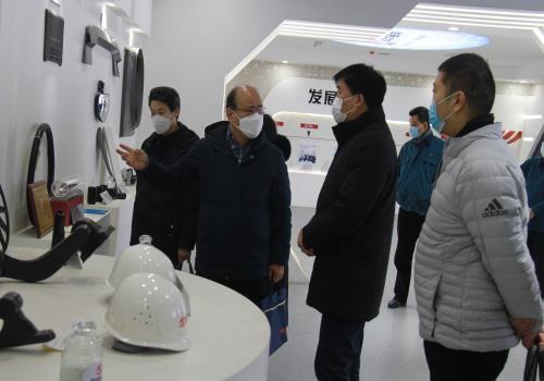 濟(jì)南市商務(wù)局領(lǐng)導(dǎo)一行蒞臨科華賽邦調(diào)研企業(yè)對外合作項目運(yùn)營及復(fù)工復(fù)產(chǎn)情況